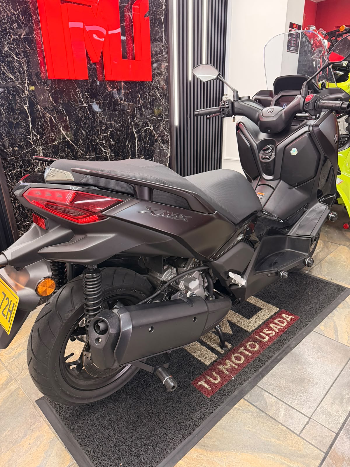 XMAX 300