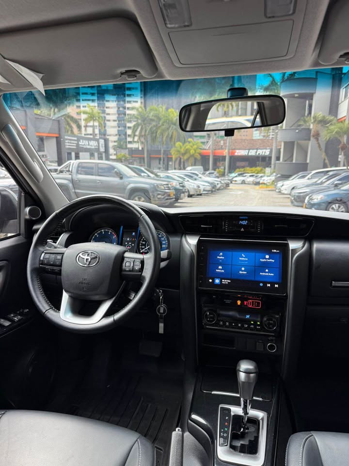TOYOTA FORTUNER SR / 2023