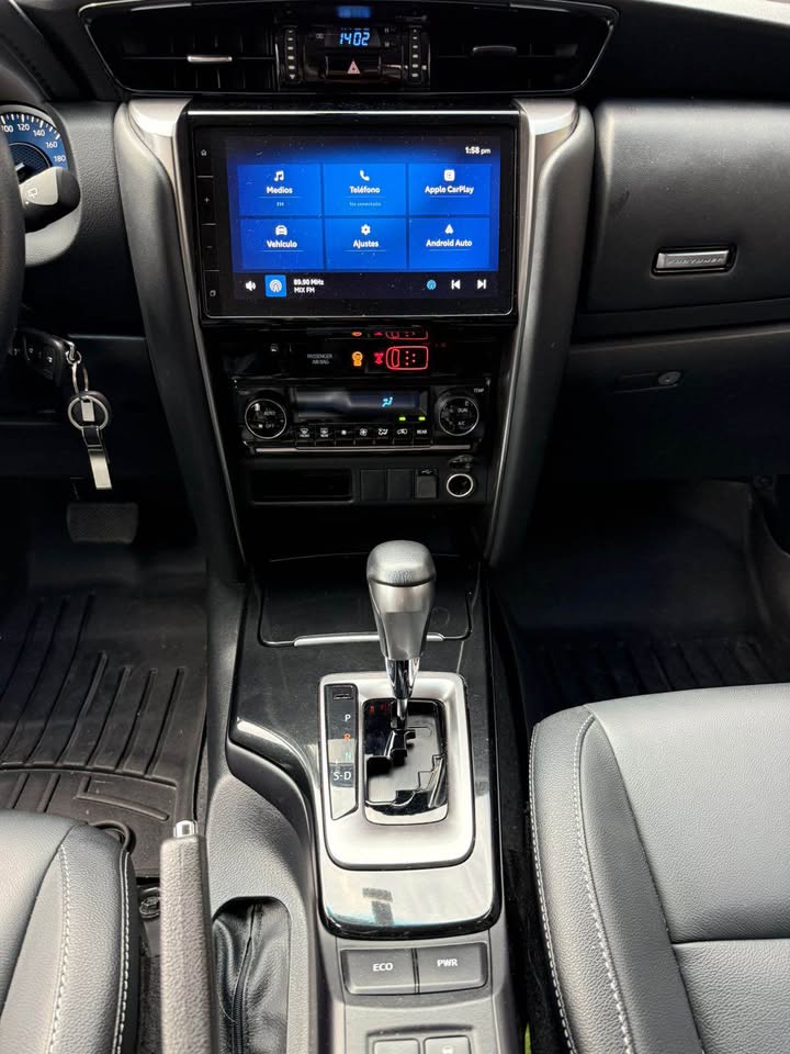 TOYOTA FORTUNER SR / 2023