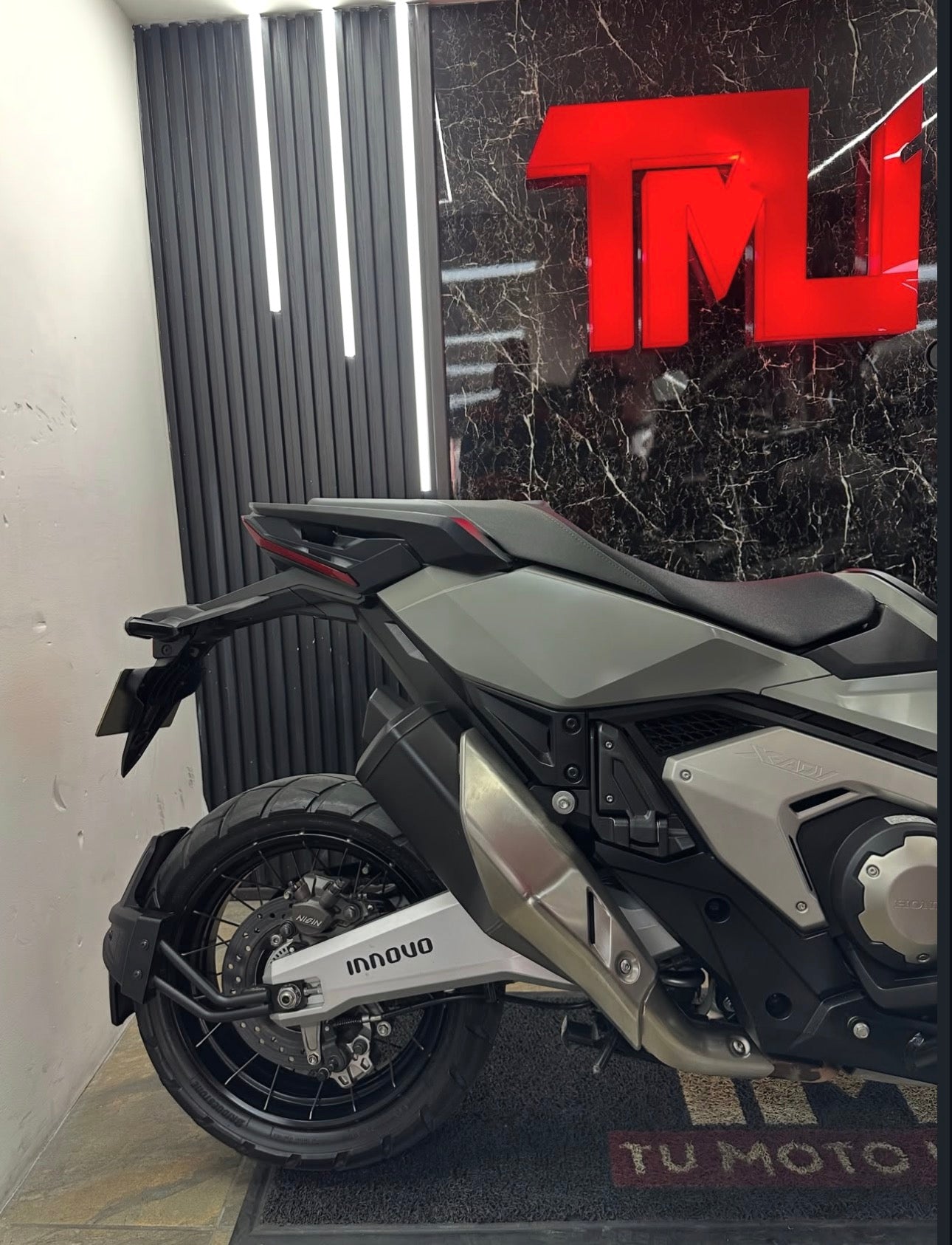 XADV 750