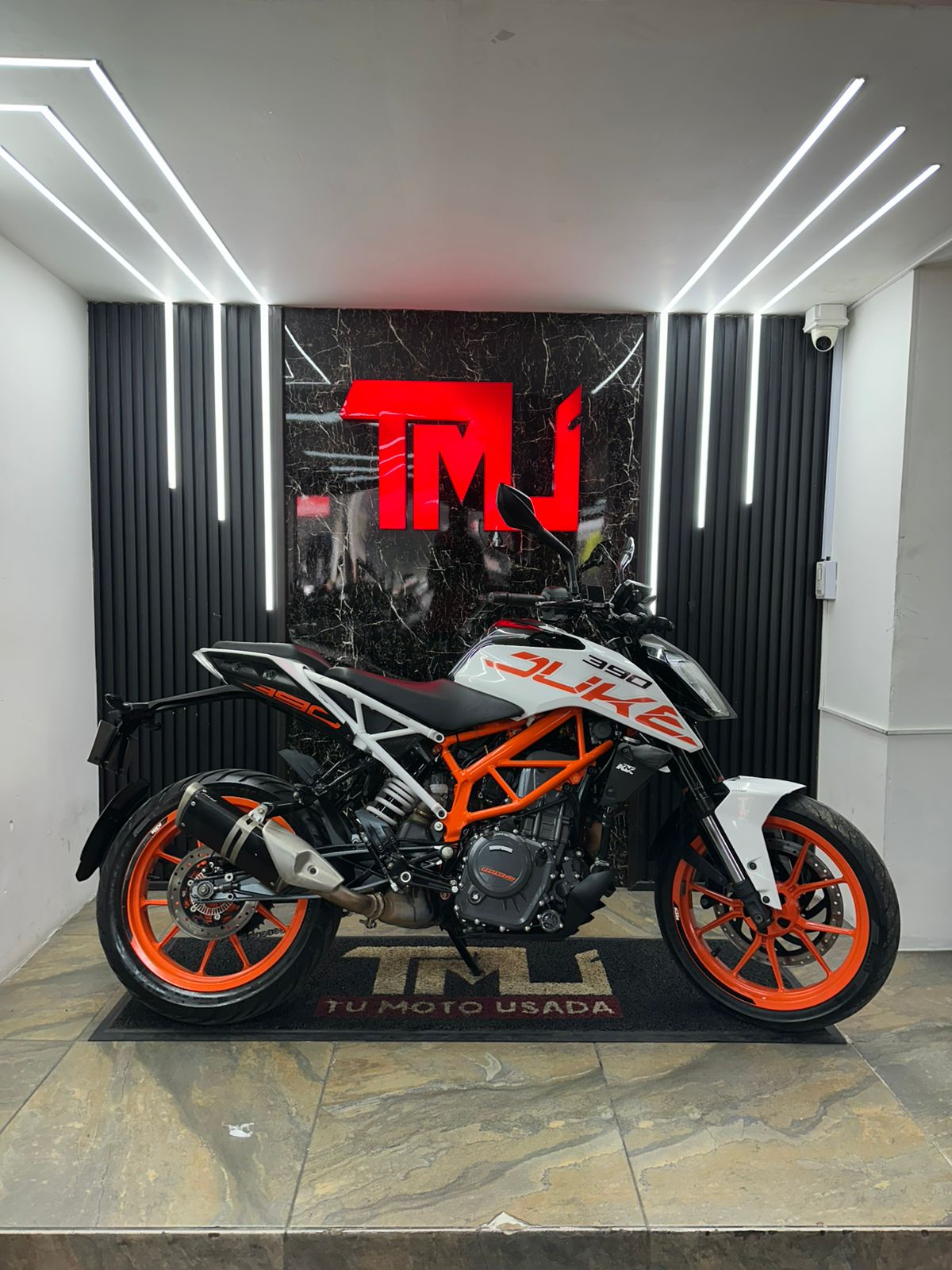 DUKE 390