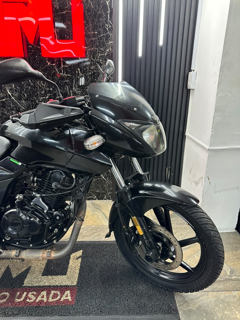PULSAR 180 FI NEON