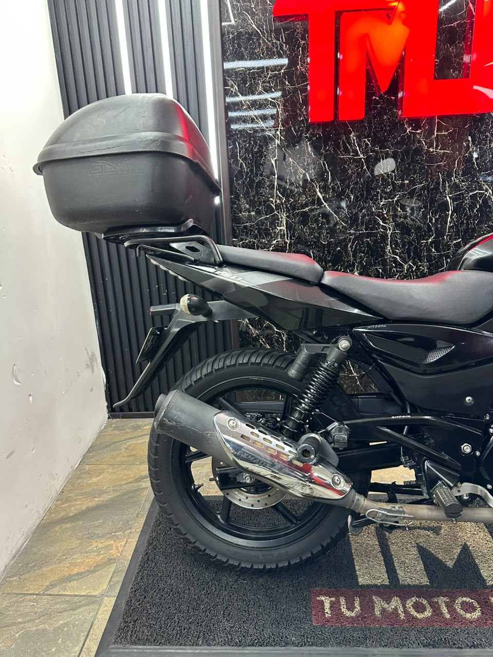 PULSAR 180 FI NEON