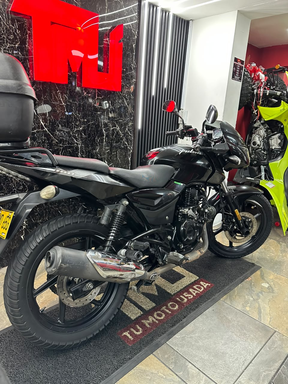 PULSAR 180 FI NEON