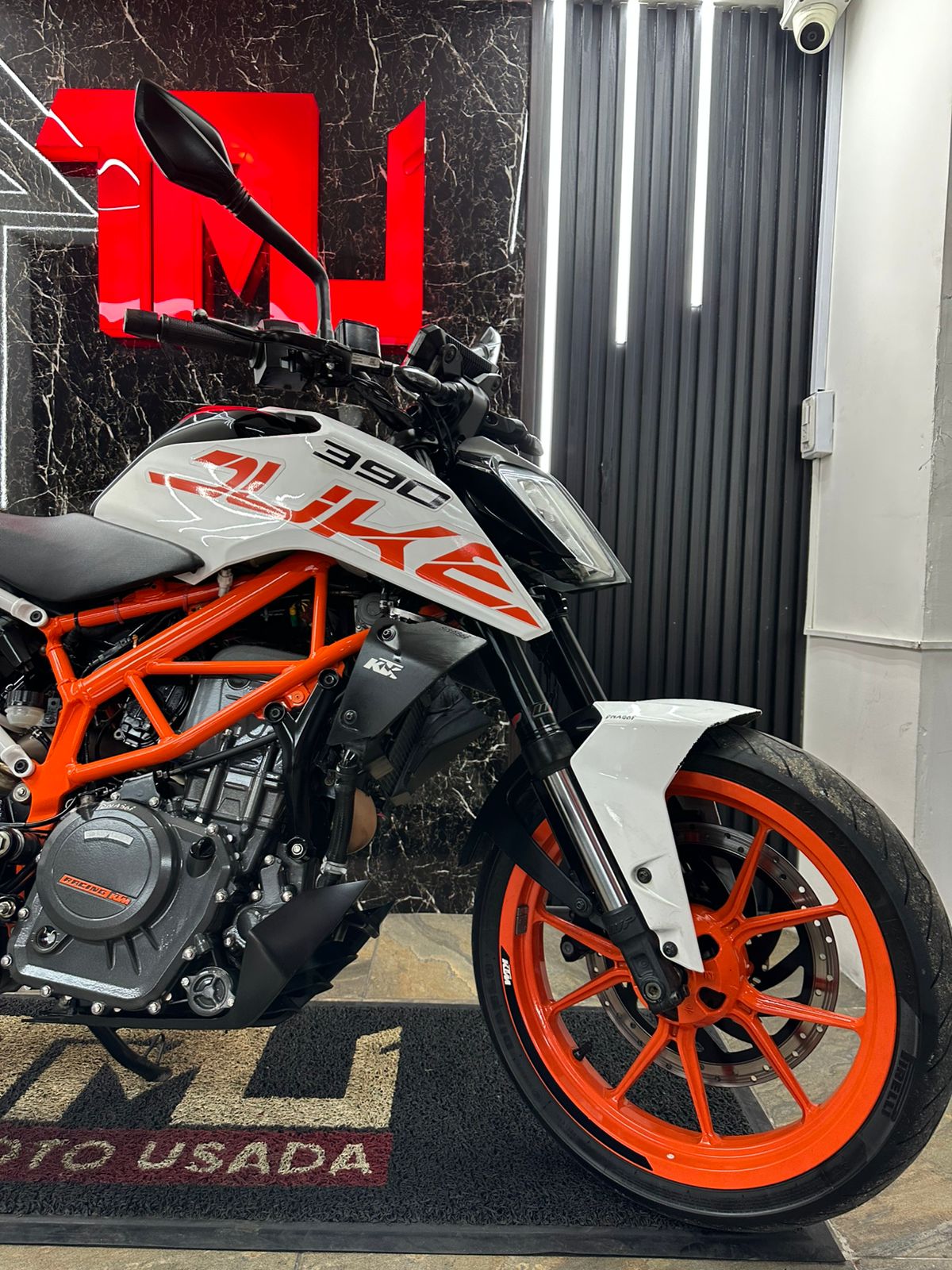 DUKE 390