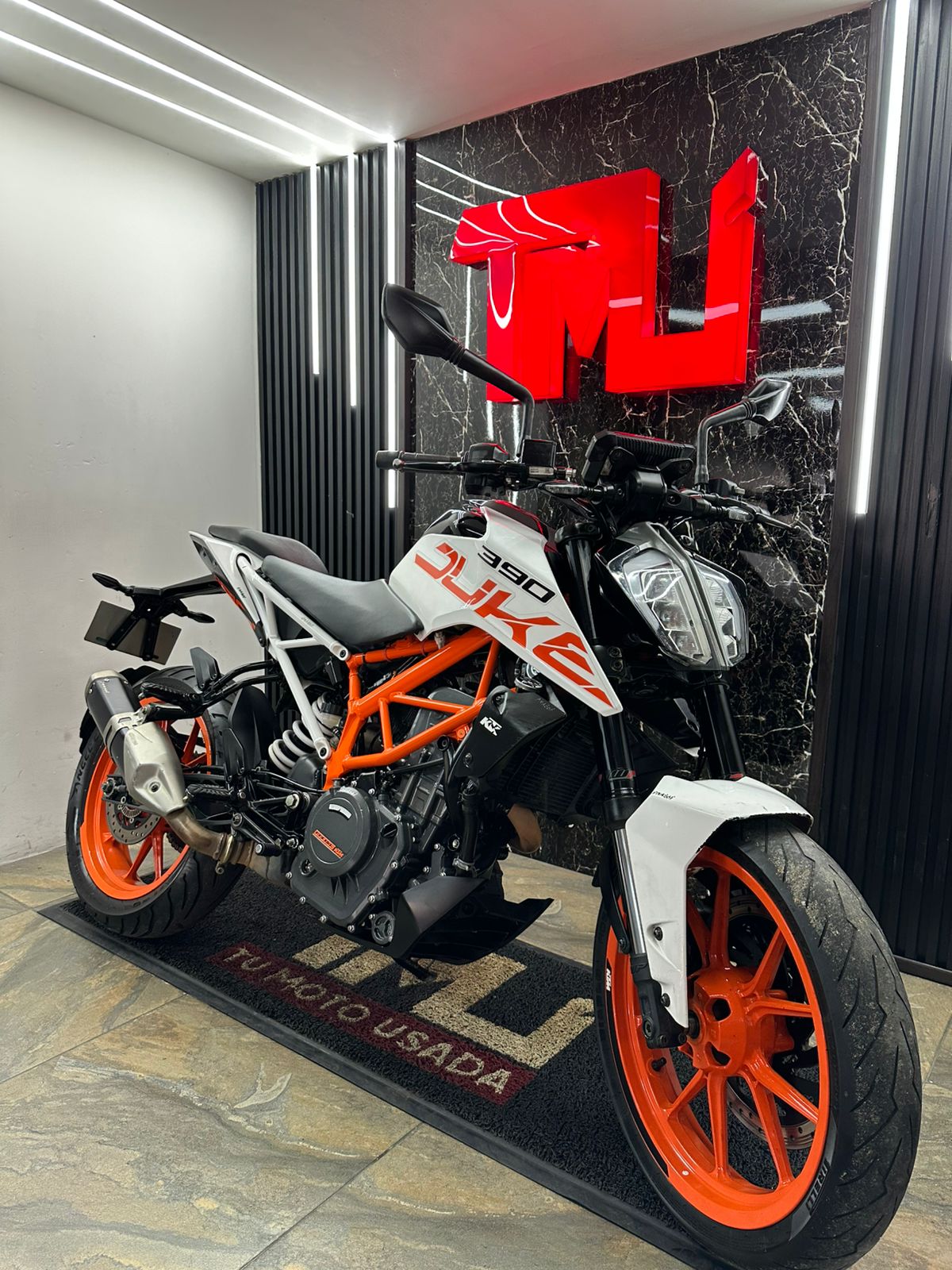 DUKE 390