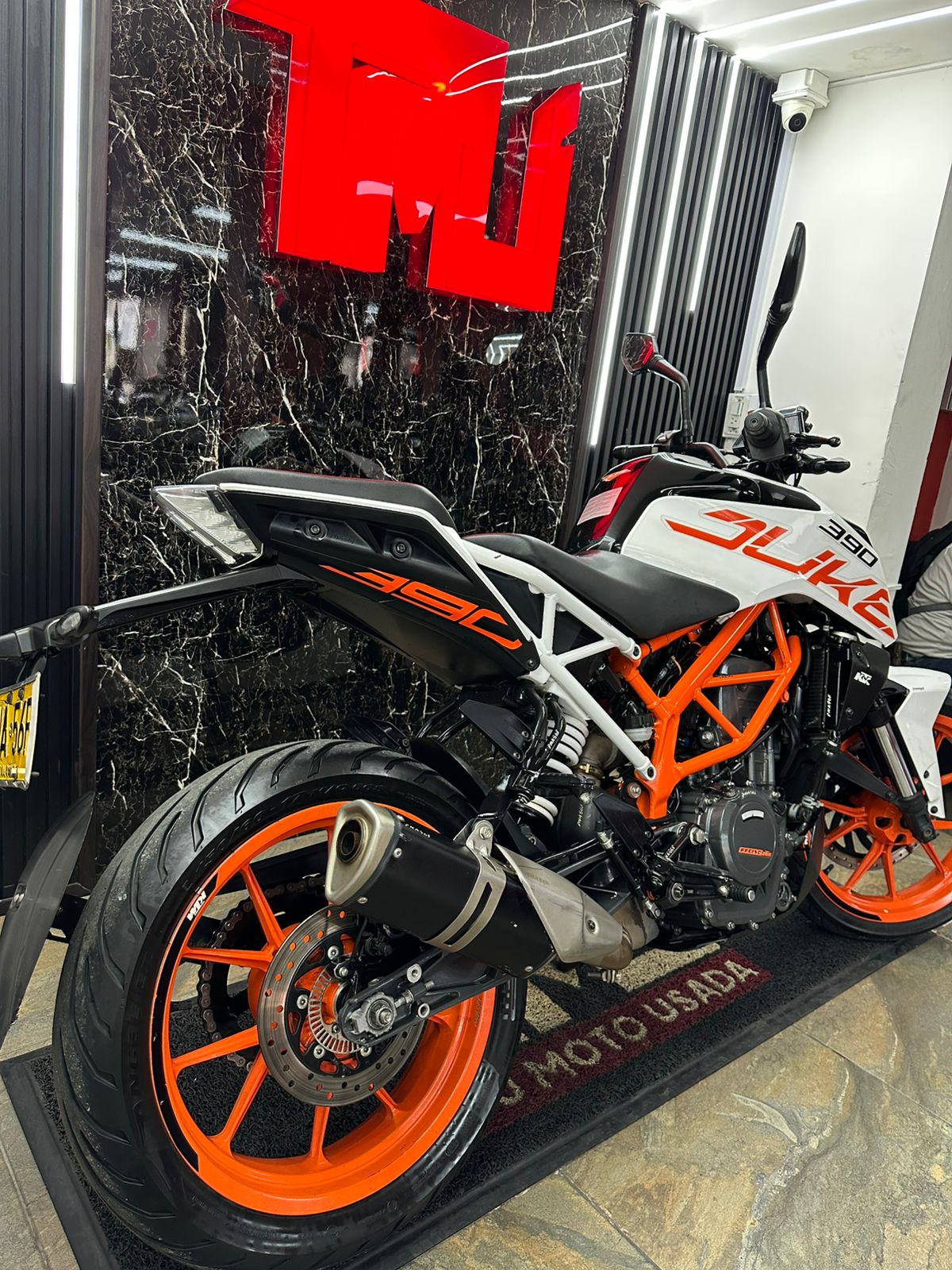 DUKE 390