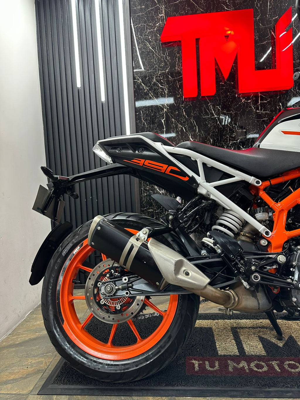 DUKE 390
