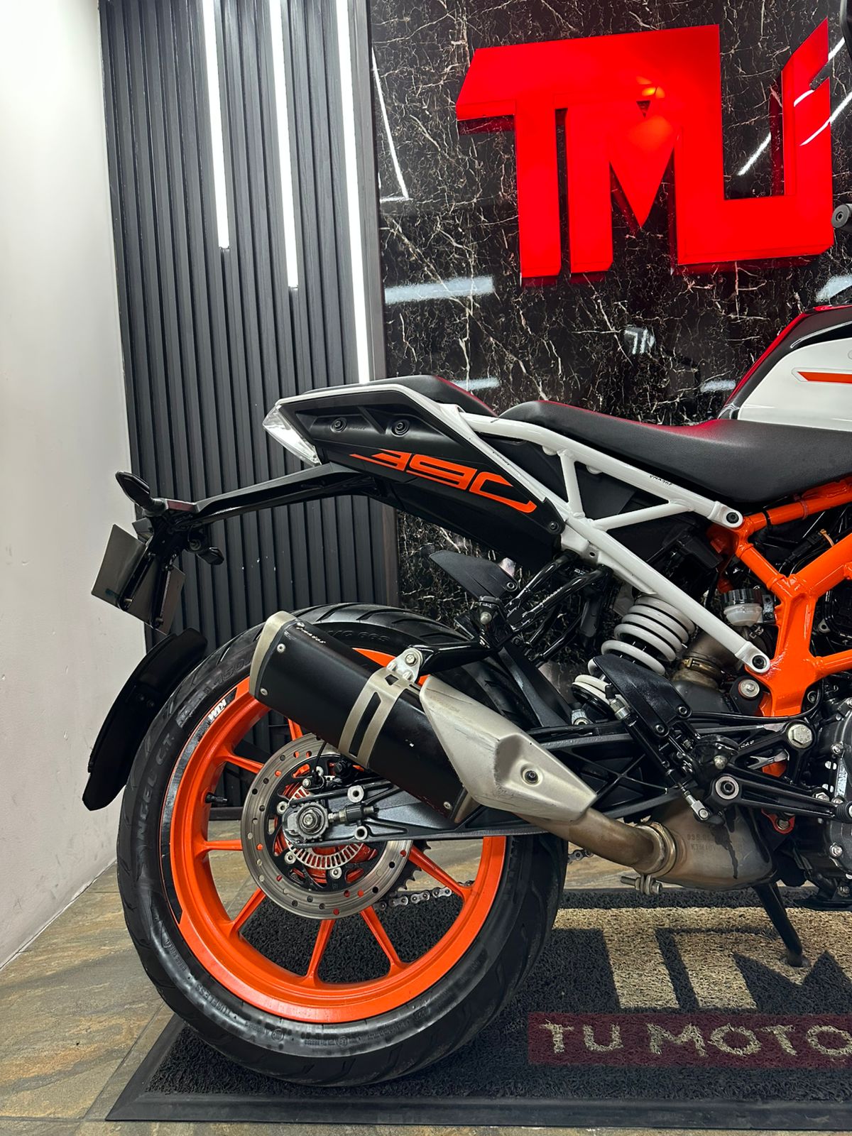 DUKE 390