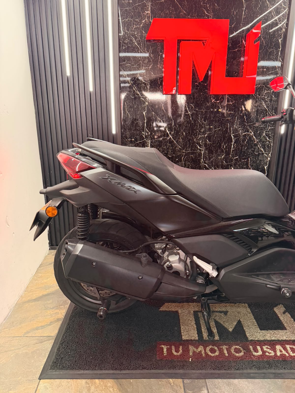 XMAX 300