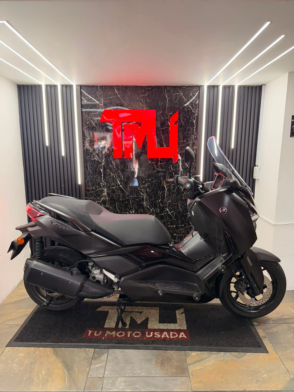 XMAX 300