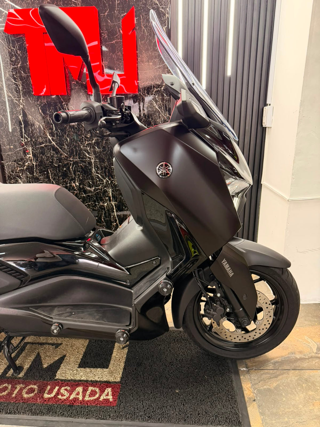 XMAX 300