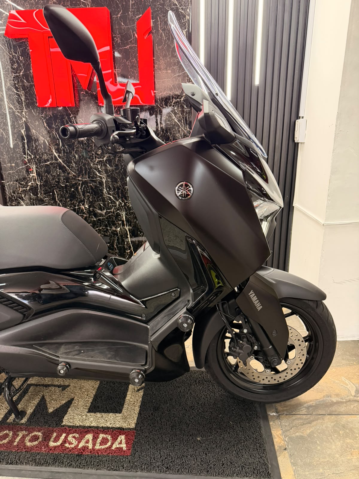 XMAX 300